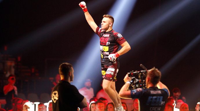 Sporty walki: Babilon MMA 38 w Chełmie - walka: Tymoteusz Łopaczyk - Marek Jakimowicz 22.09.2023