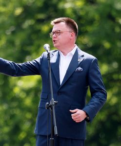 "Wytrzymał bez strzałów w dziąsło". Hołownia kpi na marszu