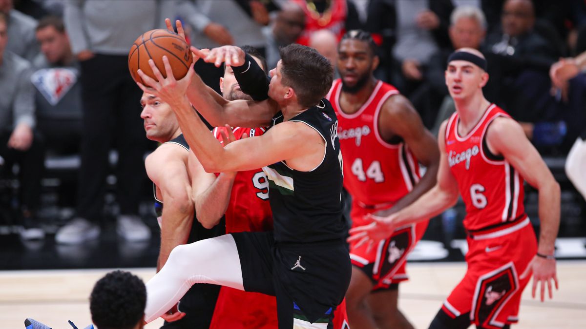 Na zdjęciu w czerwonych koszulkach: koszykarze Chicago Bulls