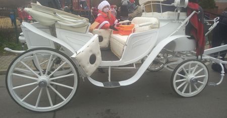 Święty Mikołaj odwiedził Ostrowiec. Spotkaliśmy go na osiedlu Ludwików [Fotogaleria]