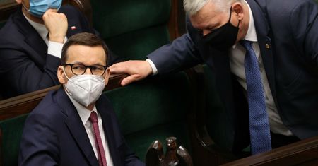 Opada kurz po bitwie o "lex TVN". Nieoficjalnie: premier sceptyczny wobec uruchamiania TK