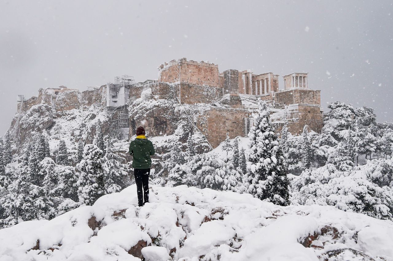 Akropol pokryty śniegiem. Zdjęcie wykonane 16 lutego 2021 roku.