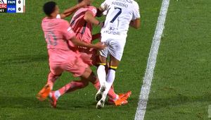 Pech Bednarka. Po tej akcji musiał opuścić boisko [WIDEO]