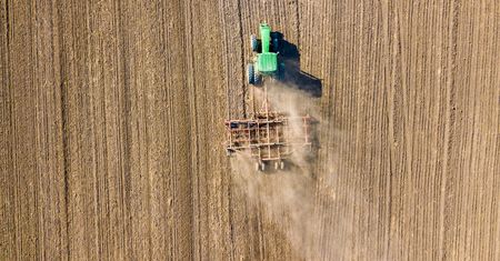 Rolnik w akcji. Przesunął francusko-belgijską granicę