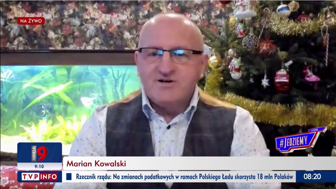 Kowalski klnie w TVP. "Szkoła menelskiej rodziny" i "su***syny" (printscreen TVP Info)