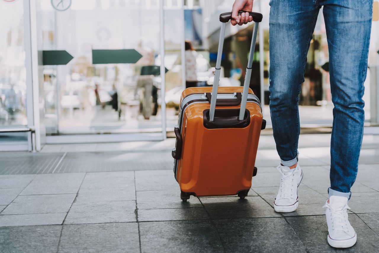 Tourists mark their suitcases like this. Airport worker warns