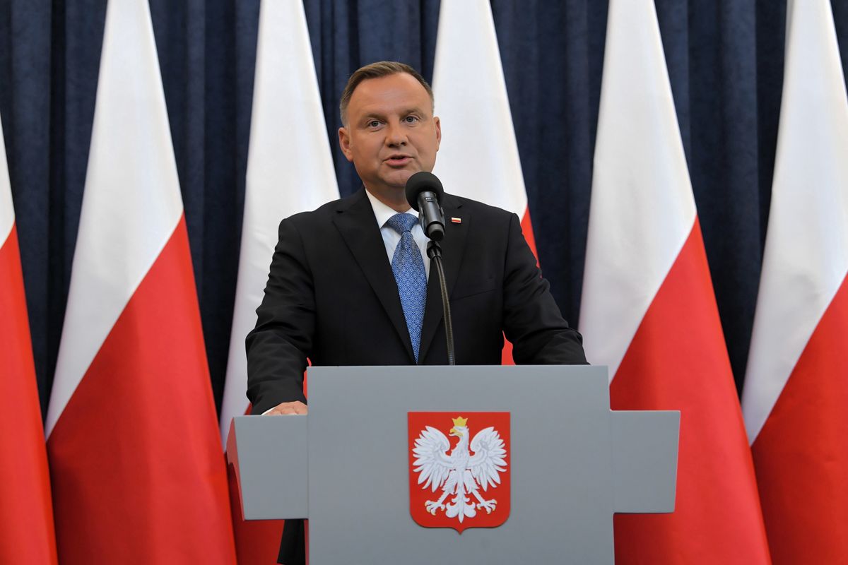 Rekord zakażeń w Polsce. Prezydent "w stałym kontakcie", wiceminister tłumaczy wyniki
