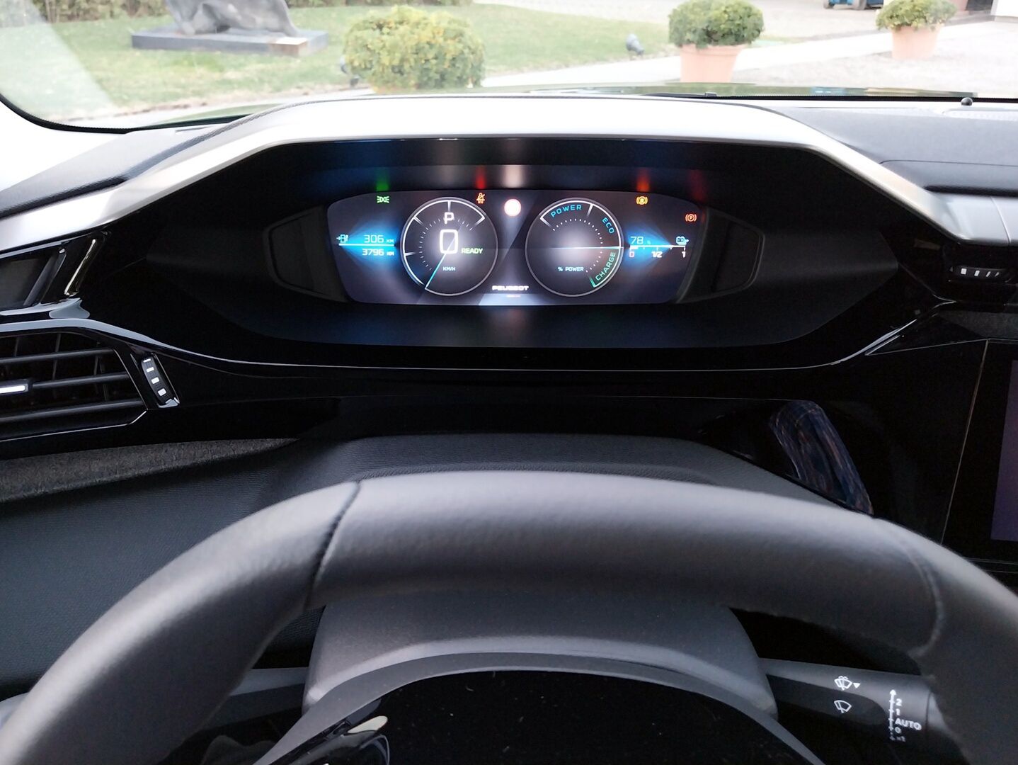 Peugeot E-308
