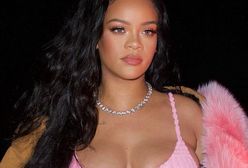 Rihanna zachwyca w kusym topie. Z dumą eksponuje ciążowe krągłości