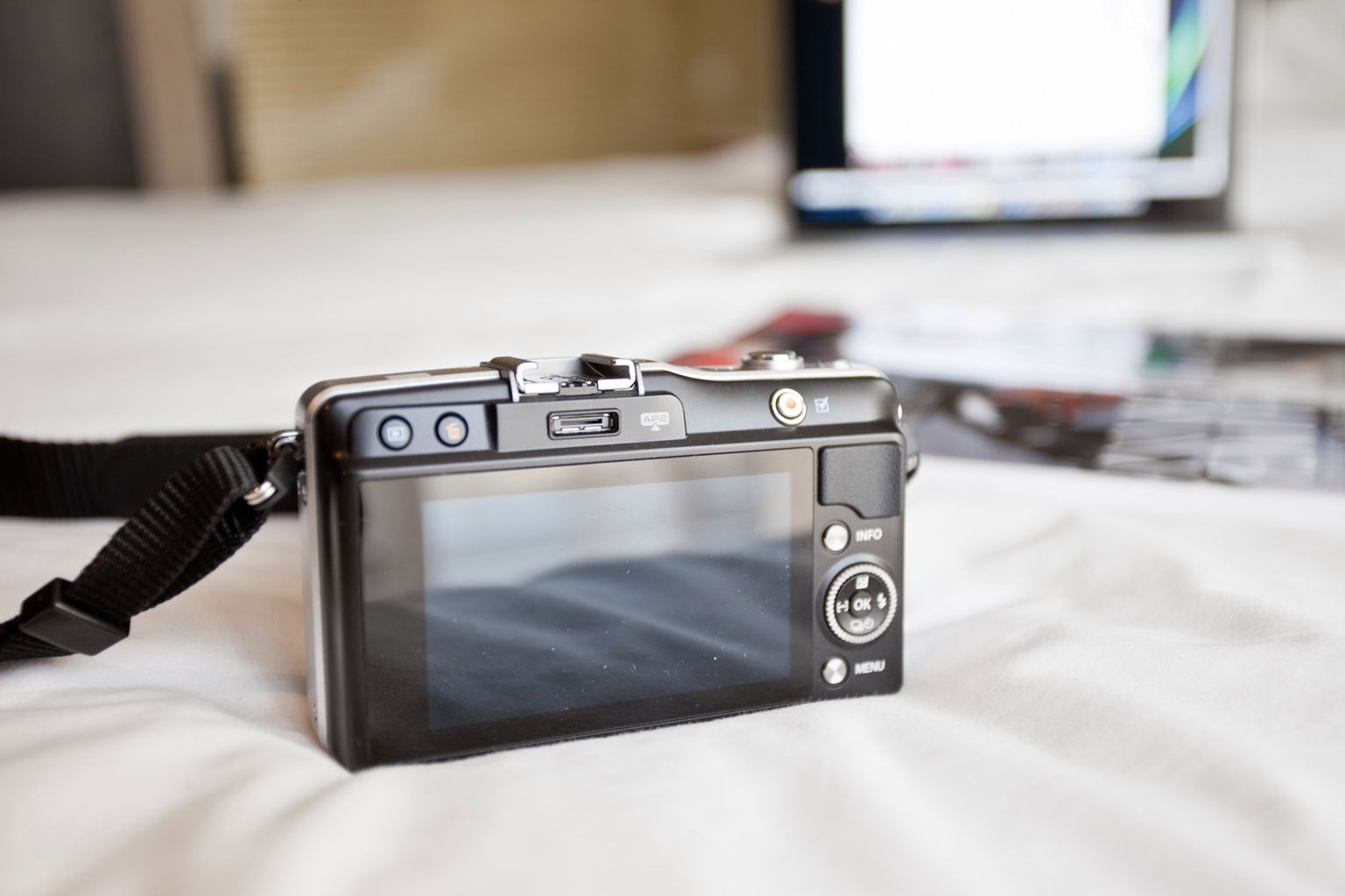 Olympus Pen Mini E-PM 2 - 260 gramów stylu i świetnej jakości [wideotest] 10