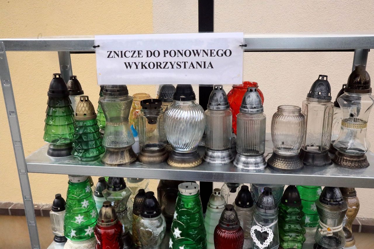Lublin: Zniczodzielnie na cmentarzu. "Promowanie proekologicznych postaw"