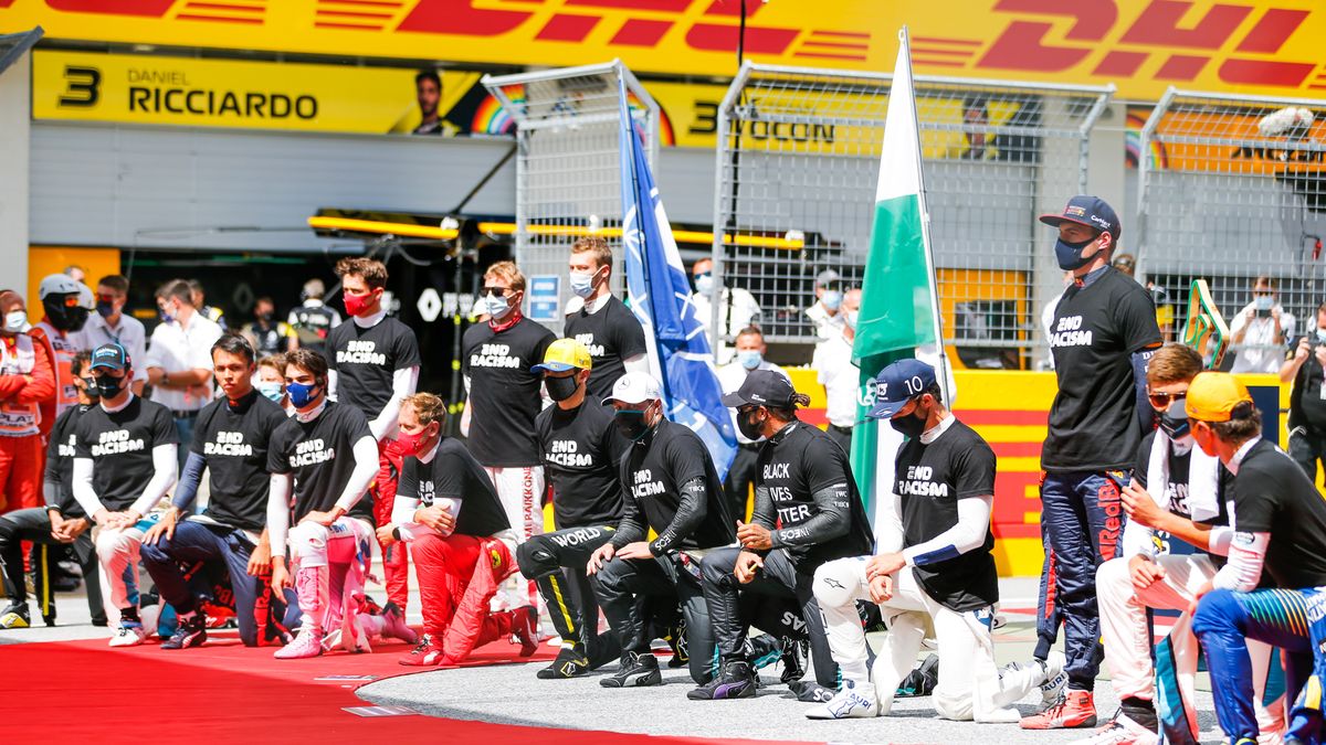 Materiały prasowe / Alfa Romeo Racing ORLEN / Na zdjęciu: manifestacja przeciwko rasizmowi podczas GP Styrii