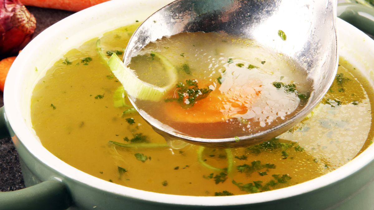 Rosół to jedno z dań, które przyrządza Katarzyna Bosacka