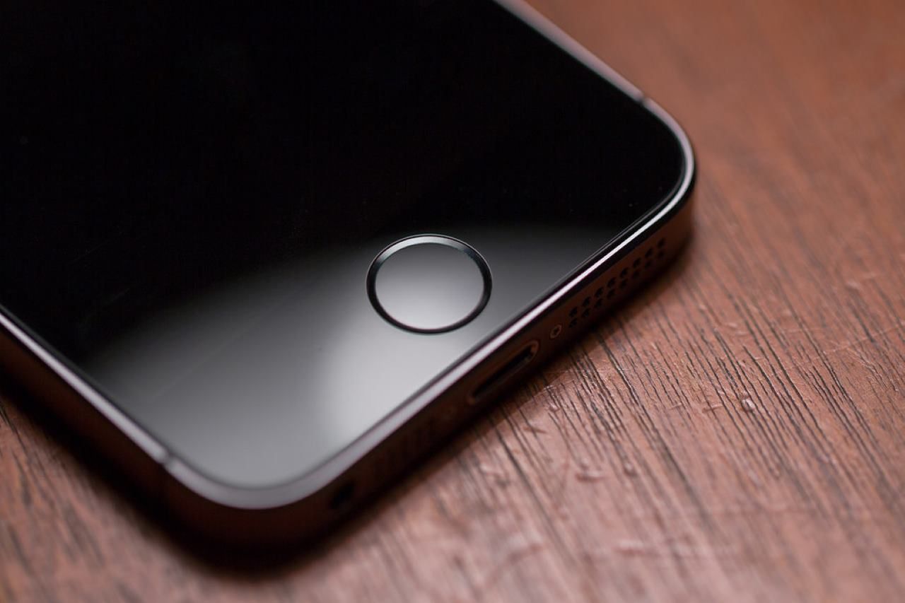 iPhone 6S: kamera 12 MP, nagrywanie w 4K i lampa LED do selfie?