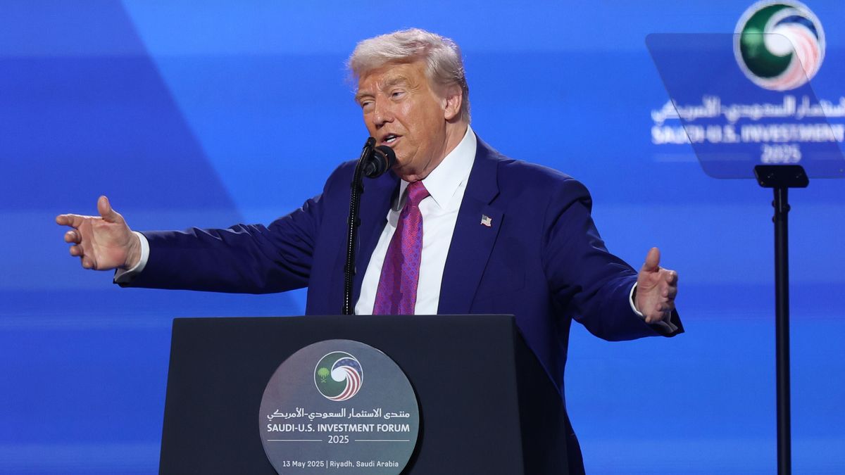 US President Donald Trump attends the Keynote Address at the Saudi-US Investment Forum in Riyadh, Saudi Arabia, 13 May 2025. The forum is taking place during the state visit of US President Trump to Saudi Arabia on 13 May. EPA/ALI HAIDER Dostawca: PAP/EPA.