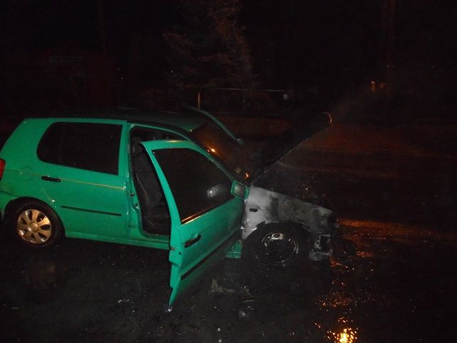 Pożar samochodu osobowego VW Polo w Ćmielowie