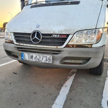 Lublin: Korozja, pęknięcia i wyciek oleju. Mercedes odjechał na lawecie