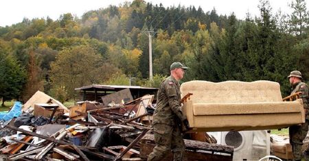 Lubelscy Terytorialsi od miesiąca walczą ze skutkami powodzi. Operacja „Feniks” – pomoc na terenach dotkniętych powodzią