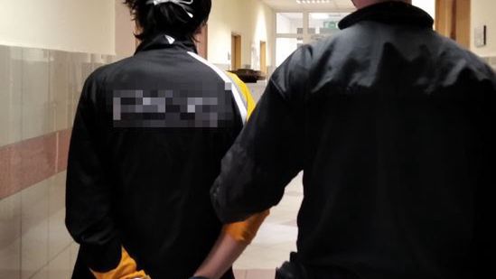 Warszawa. Uszkodził radiowóz, ponieważ policjanci zapytali, dlaczego spacerował bez maseczki