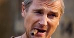 Liam Neeson gra w statki