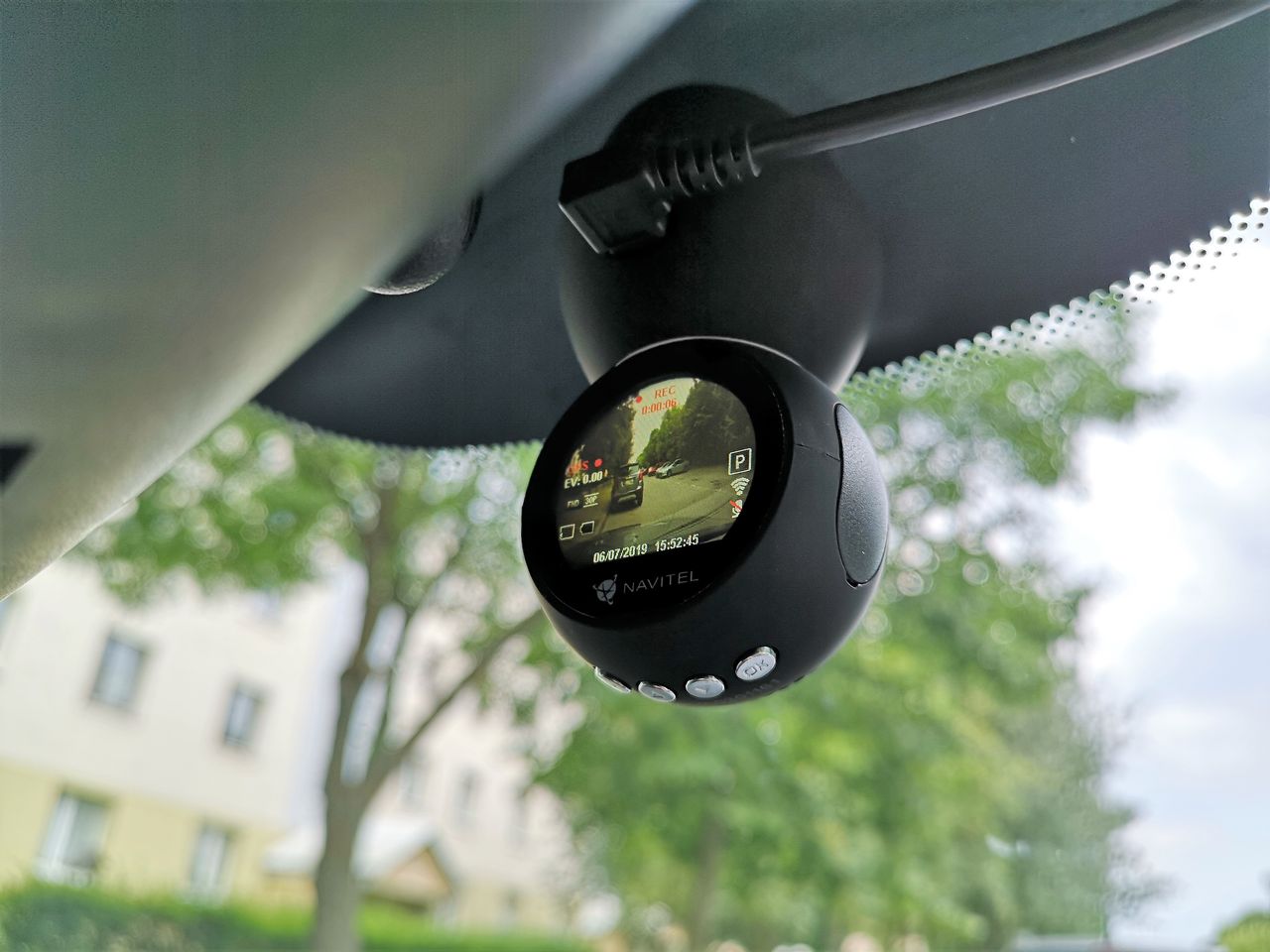 Krótki test Navitel R1050: Kamerka z GPS i bazą fotoradarów