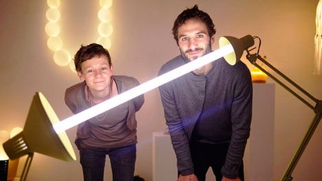 Dwie lampy, jedna żarówka, zero sensu 1