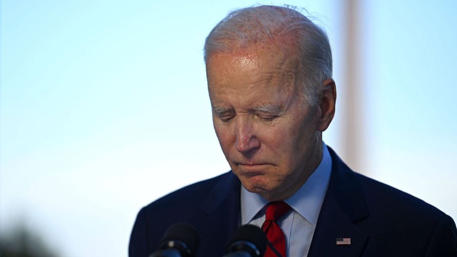 US conducted 'successful' operation on 'significant Al-Qaeda target' in Afghanistan
epa10102257 US President Joe Biden looks down after speaking, during a briefing about a 'successful' counterterrorism operation that killed Al-Qaeda chief Ayman al-Zawahiri, from the Blue Room balcony of the White House, in Washington, DC, USA, 01 August 2022.  EPA/JIM WATSON / POOL 
Dostawca: PAP/EPA.
JIM WATSON / POOL