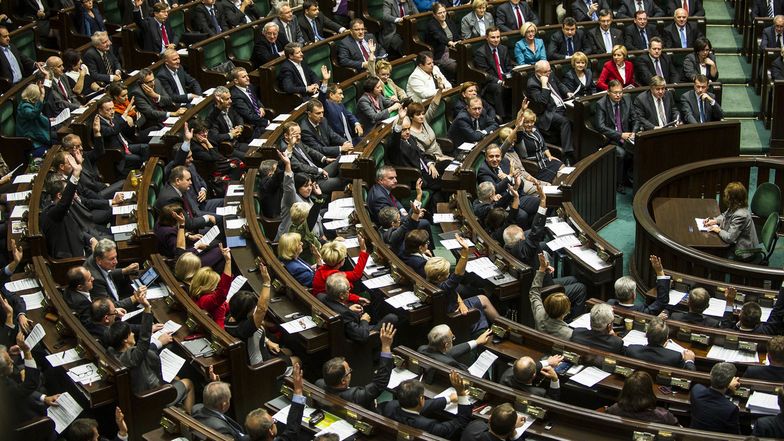 Sejm przyjął senackie poprawki do ustawy chroniącej strategiczne spółki przed wrogim przejęciem