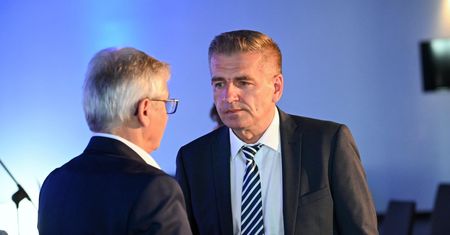 Podwyżki dla posłów w pandemii? Arłukowicz bezlitosny dla prezydenta Dudy