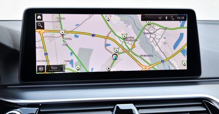 Stacje ładowania z ich statusem widoczne w systemach BMW Group