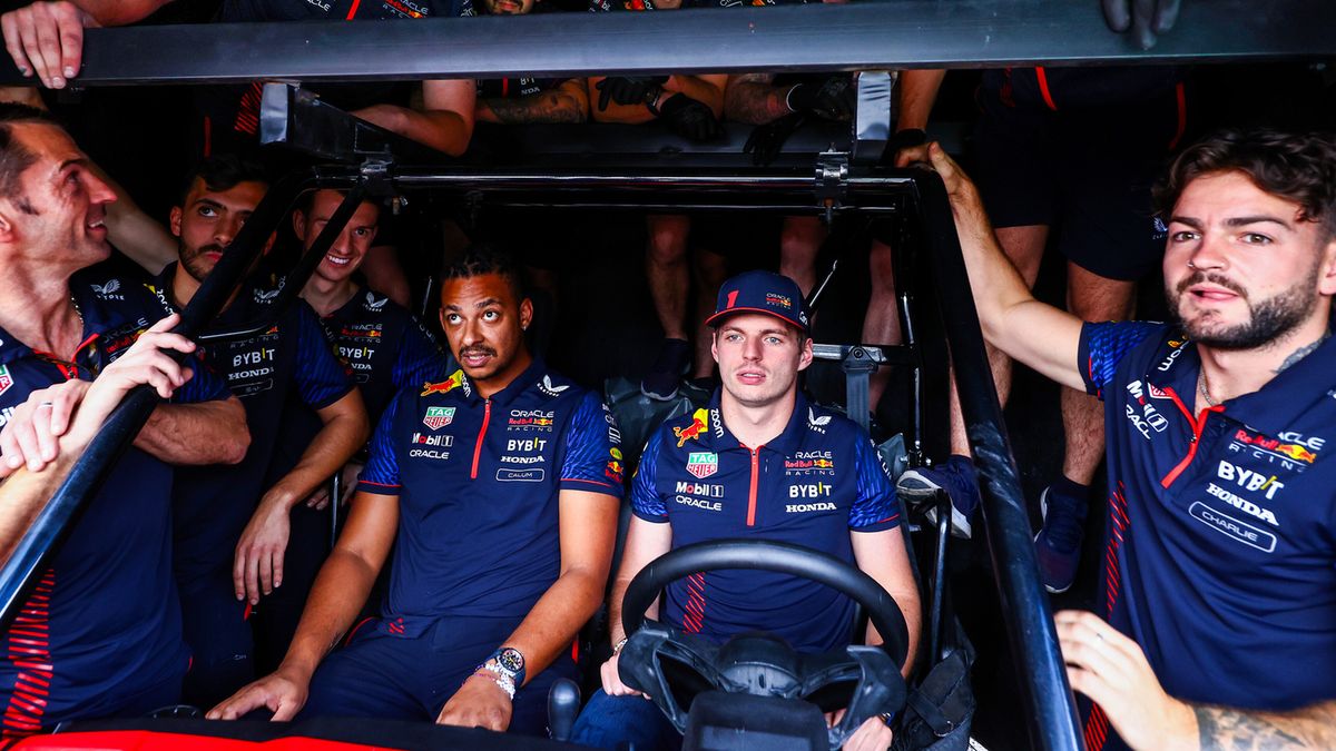 Zdjęcie okładkowe artykułu: Materiały prasowe / Red Bull / Na zdjęciu: Max Verstappen (za kierownicą)