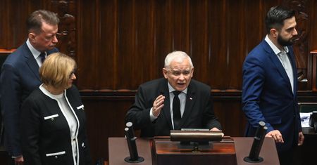 KO składa zawiadomienie na PiS. Na liście 6 nazwisk, w tym Kaczyński