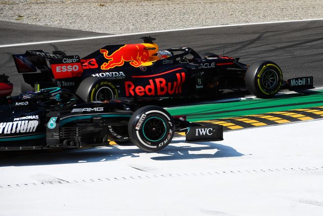 Walka Verstappena i Hamiltona w GP Włoch (fot. Red Bull)