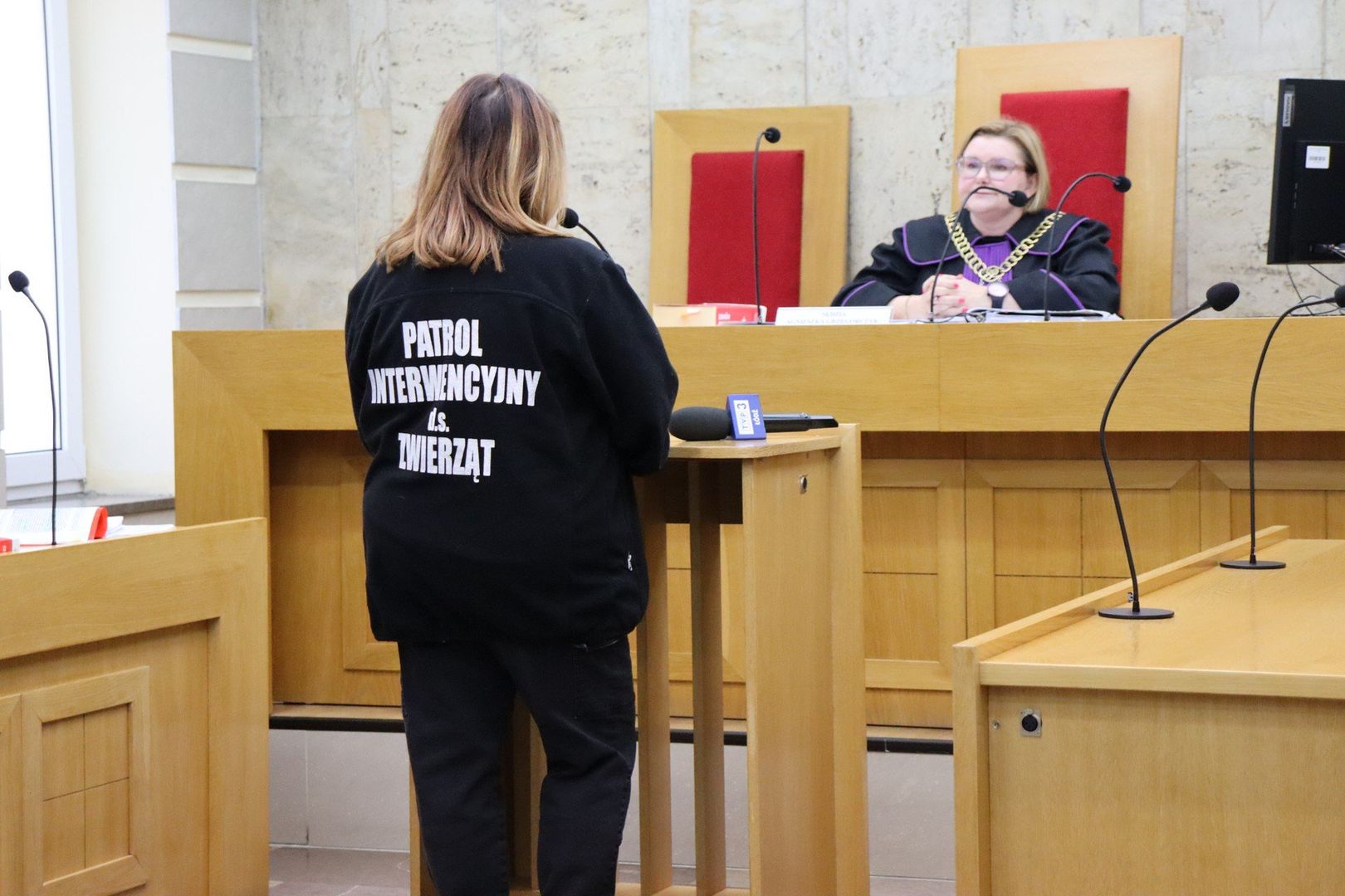 Dziewięć martwych psów w gminie Piątek. Ruszył proces w sprawie znęcania się nad zwierzętami przez 52-latka