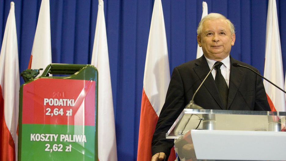 2011 rok. Jarosław Kaczyński krytykuje ówczesny rząd PO-PSL za ceny paliw. Dziś ceny są kilkukrotnie wyższe.