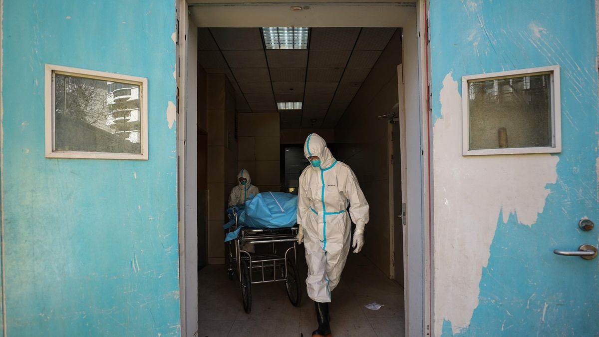 Chiny. Władze ograniczają badania naukowe nad koronawirusem