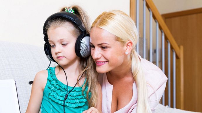 Odpowiednie słuchawki dla dziecka powinny być bezpieczne dla jego zdrowia