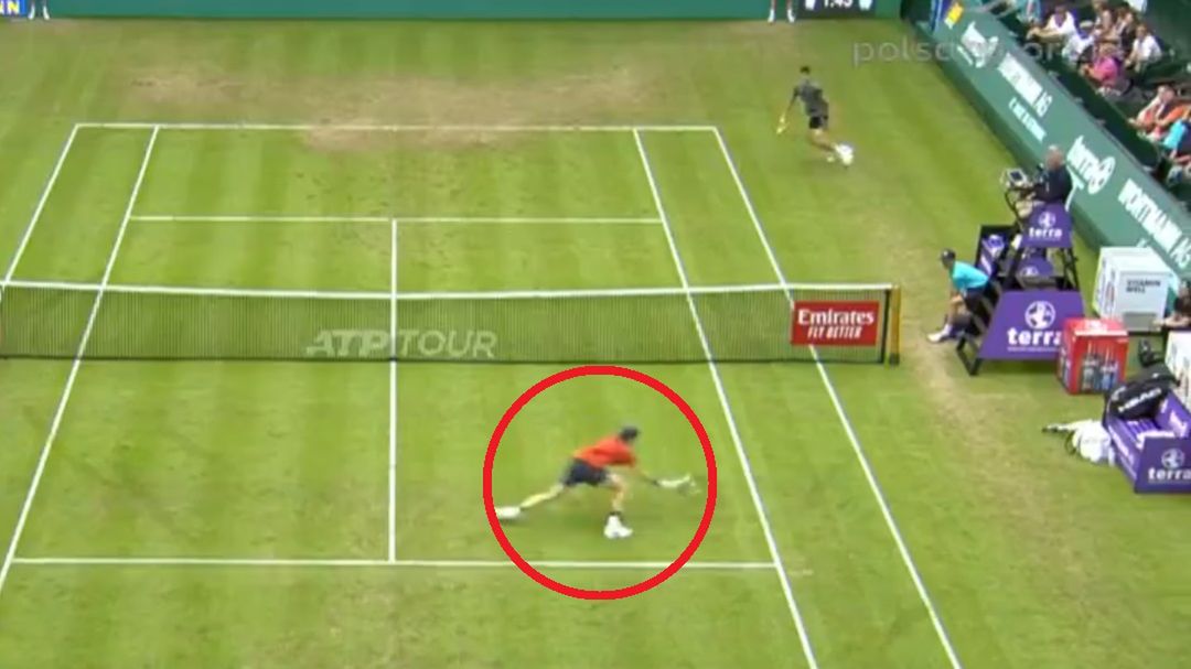 Twitter / Polsat Sport / Na zdjęciu: zagranie Jannika Sinnera