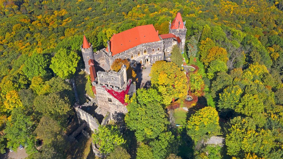 Na charakterystycznym stożku w Krainie Wygasłych Wulkanów usytuowany jest malowniczo zamek Grodziec