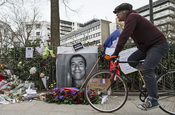 Francois Hollande odznaczył pośmiertnie troje policjantów zastrzelonych w Paryżu