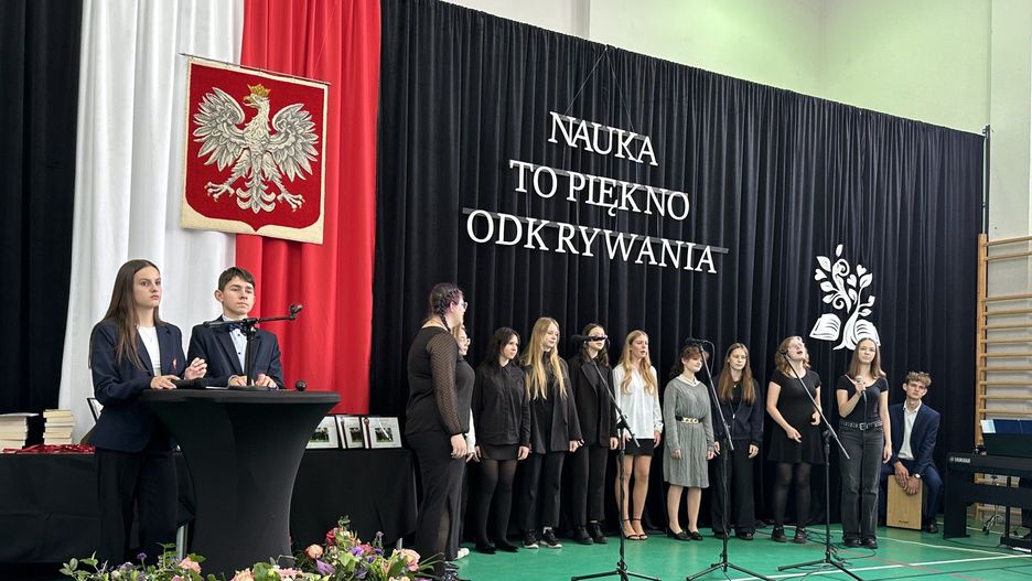 Podziękowania dla uczniów II LO i przekazanie sztandaru szkoły