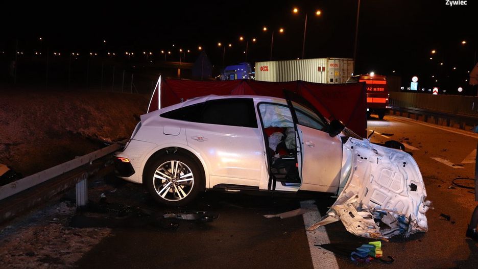 Tragiczny wypadek na trasie S1. Zderzenie ciągnika, osobówki i busa