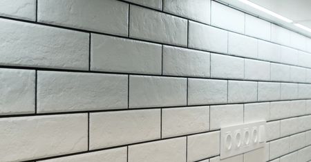 Czyste fugi w mieszkaniu. Domowe sposoby na zadbane wykończenia płytek