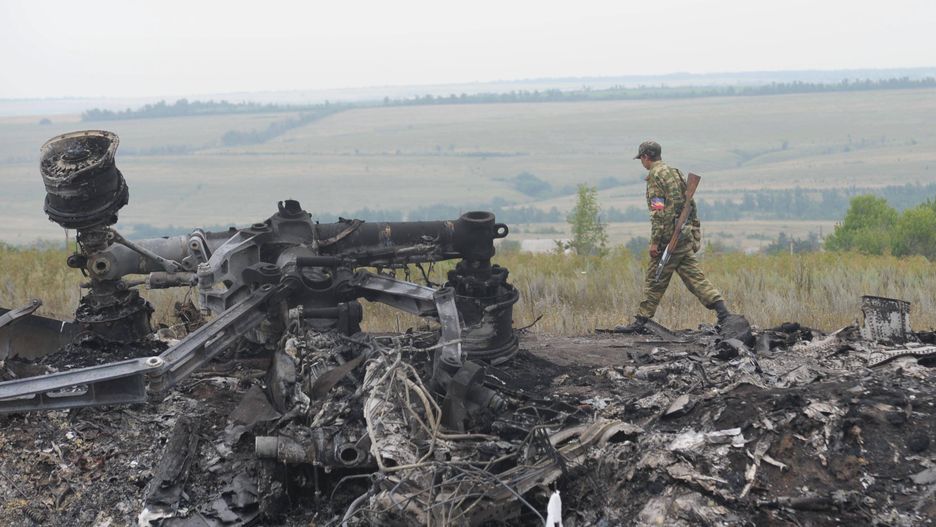 Malaysia Airlines Boeing 777 Flight Crashes In East UkraineUKRAINE - JULY 18: A part of plane is seen amongst the wreckages of a Malaysia Airlines Boeing 777 carrying 295 people from Amsterdam to Kuala Lumpur after it was downed close to Russia's border with Ukraine on July 17, 2014, near the town of Donetsk, Ukraine on July 18, 2014. Photo by Soner Kilinc/AA/ABACAPRESS.COM 
Dostawca: PAP/AbacaABACAboeing 777, cywilny, katastrofa lotnicza, malezyjski, malezyjskie linie lotnicze, obw�d doniecki, pasa�erski, samolot, str�cenie, tragedia, ukraina, wypadek, zestrzelenie, zestrzelony