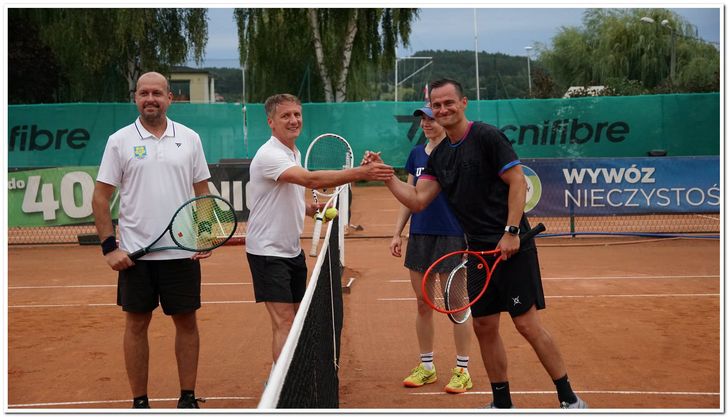 Gmina Budzyń zbiera doświadczenie i inwestuje w sport. Nagroda od przewodniczącego sejmowej komisji