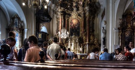 Biskupi zachęcają do udziału we mszy i ... apelują o troskę o zdrowie