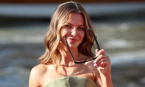 Anna Lewandowska "nagradzała" pracowników kartami podarunkowymi na 100 zł? "Jakby ktoś zrzucał ci ze stołu OKRUSZKI"