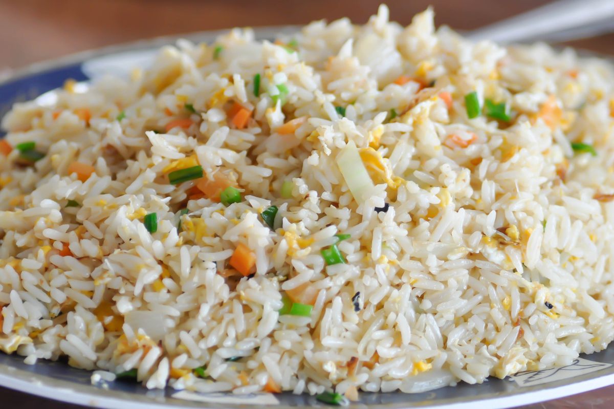 Fried rice with egg and vegetables