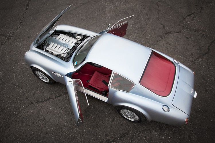 Replika Astona Martina DB4 Zagato na bazie modelu DB7 (fot. evanta.co.uk)