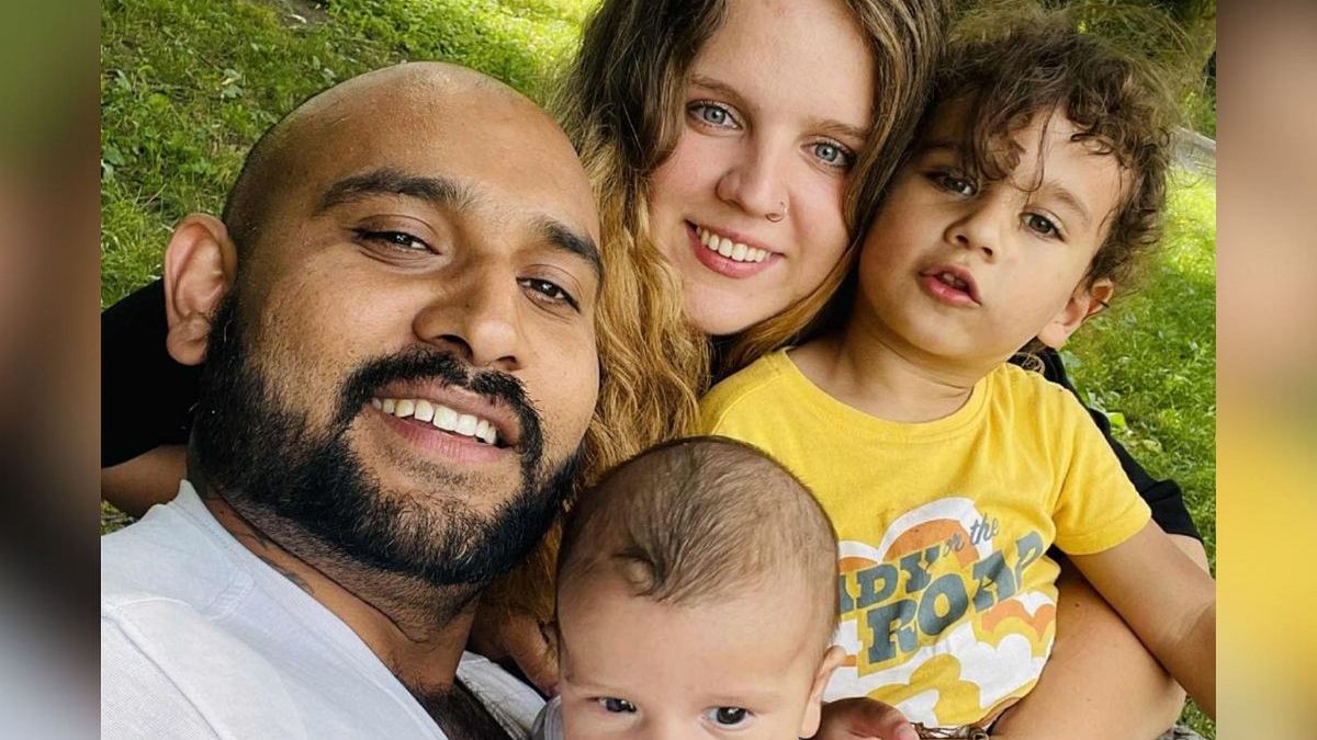 Anil wraz żoną i dziećmi